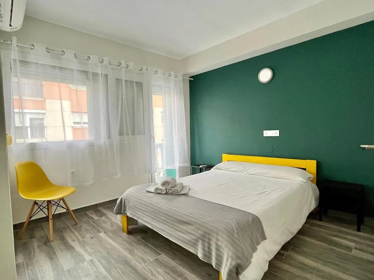 Guest house New Click & Room Torremolinos