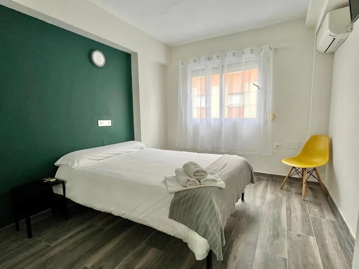 Guest house New Click & Room Torremolinos