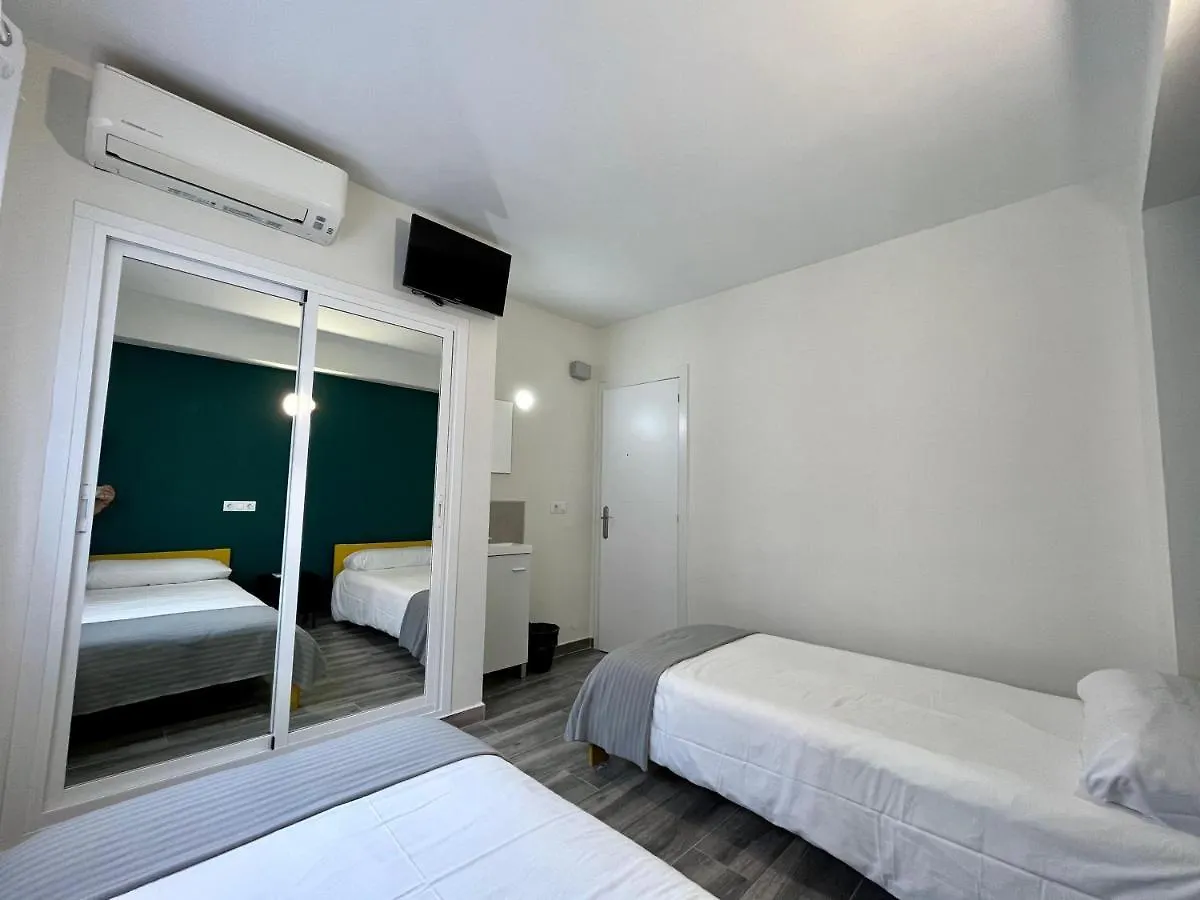New Click & Room Torremolinos 2*,